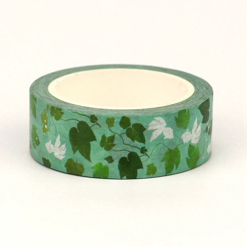 Washi tape verde agua con ilustraciones de enredaderas de hiedra verdes y blancas