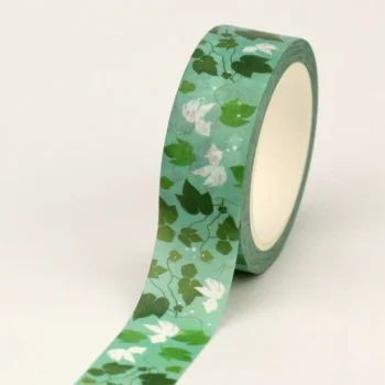 Washi tape verde agua con ilustraciones de enredaderas de hiedra verdes y blancas