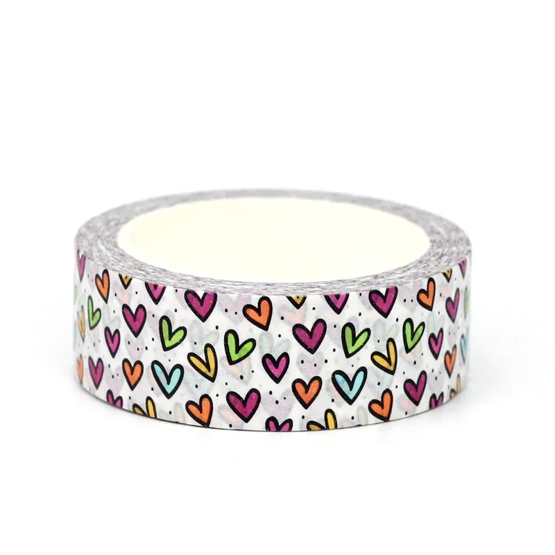 Washi tape blanco con corazones de colores con bordes negros y pequeños puntos tipo confeti